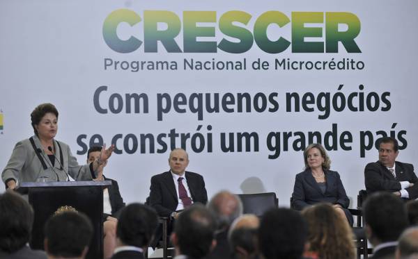 President Dilma at the launch of Caixa's microcredit program: "With small businesses you build a great country"