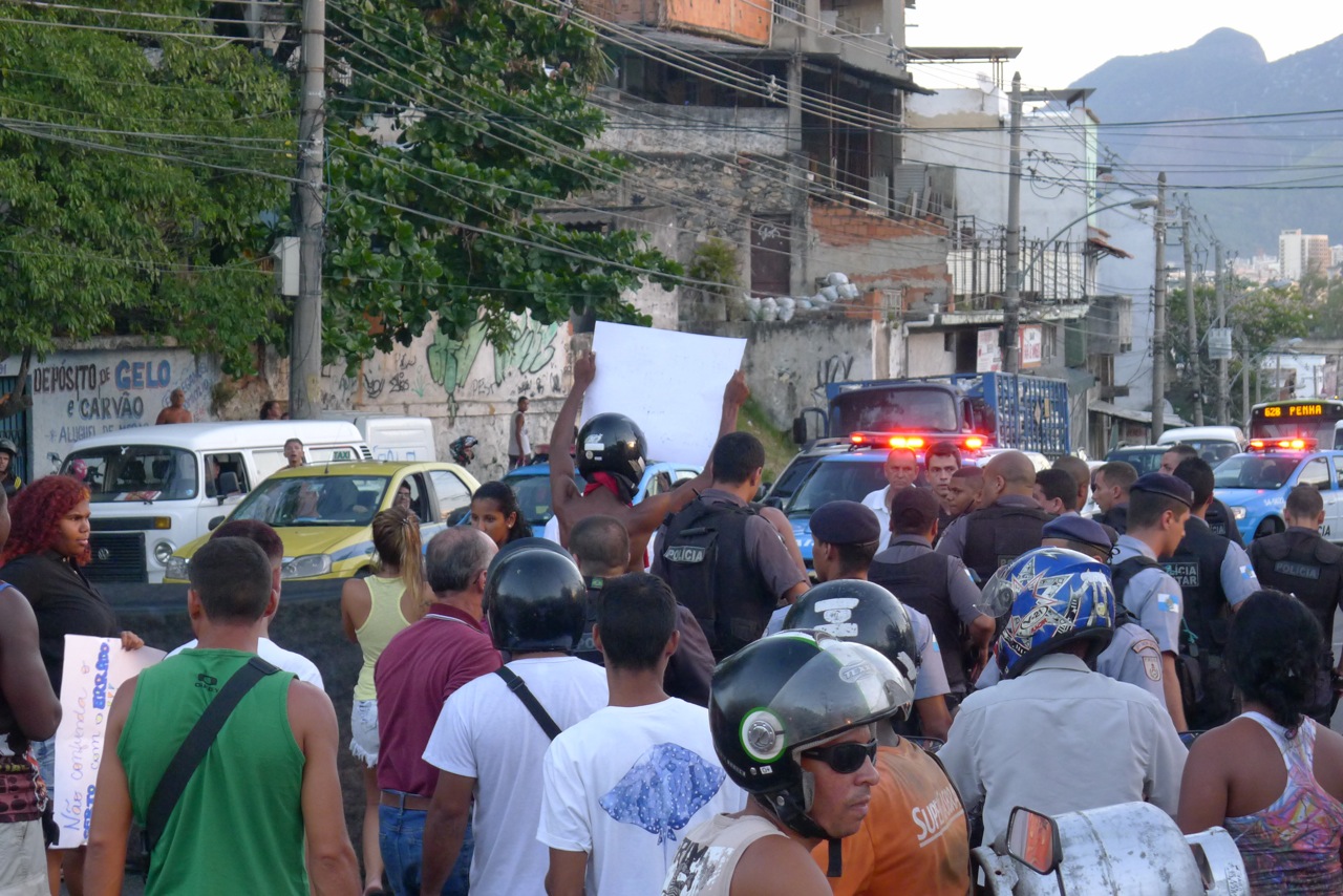Residents and UPP police. Photo by Charlotte Livingstone