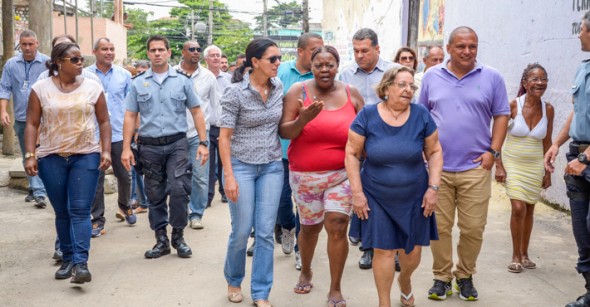 31-03-2015_-_Autoridades_visitam_upp_sao_joao_-_banner_-_bruna_basilio-3