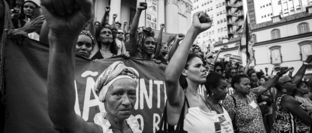 A protest right after the city councelor's execution open the documentary 'Sementes Mulheres Pretas no Poder' (or, in English, 'Seeds Black Women in Power')