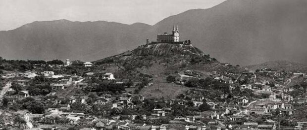 Church of Our Lady of Penha_ the beginning of a Quilombo that, later, would become Vila Cruzeiro. Photo by VejaRio.