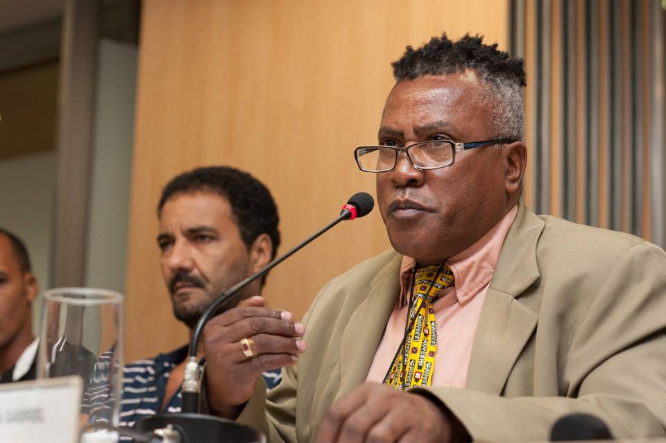 Rumba Gabriel talking about the Jacarézinho cooperative at the National Forum – INAE. Photo by: INAE.