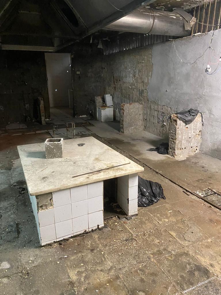 Cafeteria kitchen in CIEP Gustavo Capanema, abandoned thanks to the stop in renovations..