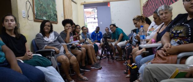 Attendees of the first meeting for Complexo do Alemão's Popular Action Plan discussing 'The Health and Sanitation We Want'