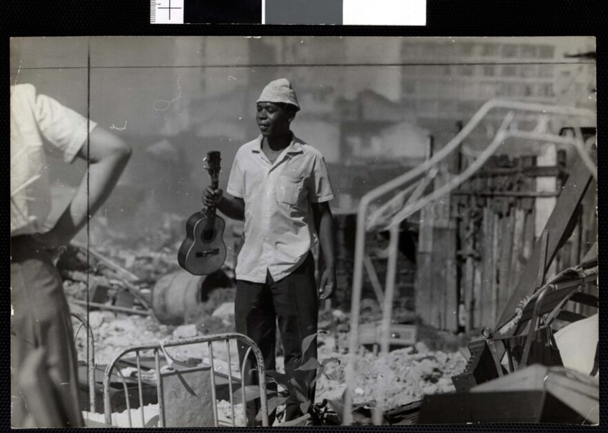 Front page of newspaper Correio da Manhã, which covered the fire that destroyed the Praia do Pinto favela on May 2, 1969 