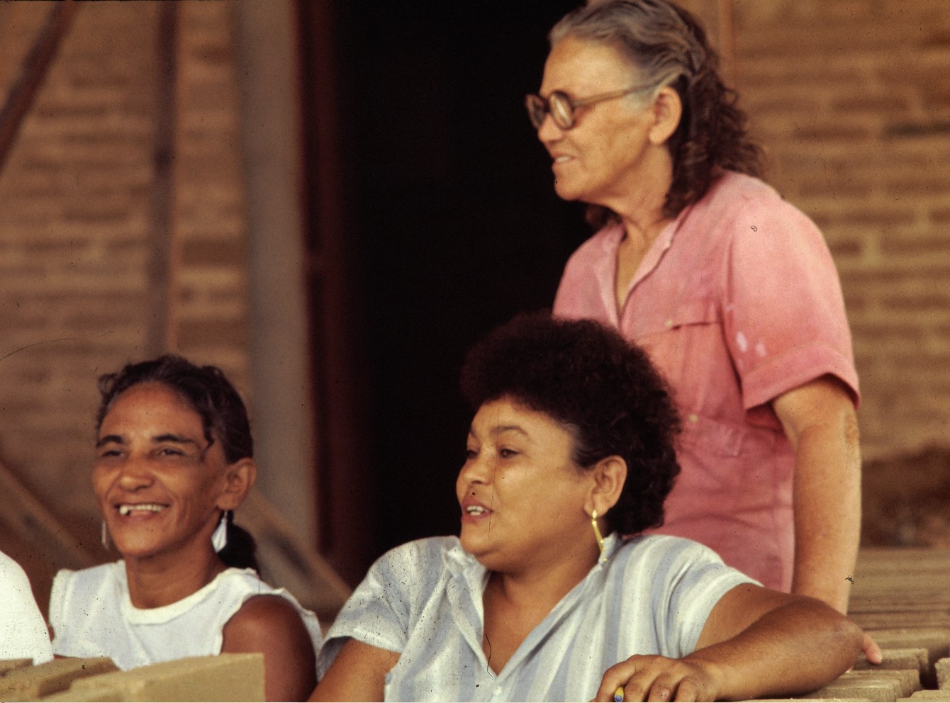 Photo 6: Mutirão 50 leaders. In front, Dona Margarida, future President of CONPOR, and Dona Lúcia. Joy and laughter were integral parts of the Mutirão 50 process. Photo: Yves Cabannes