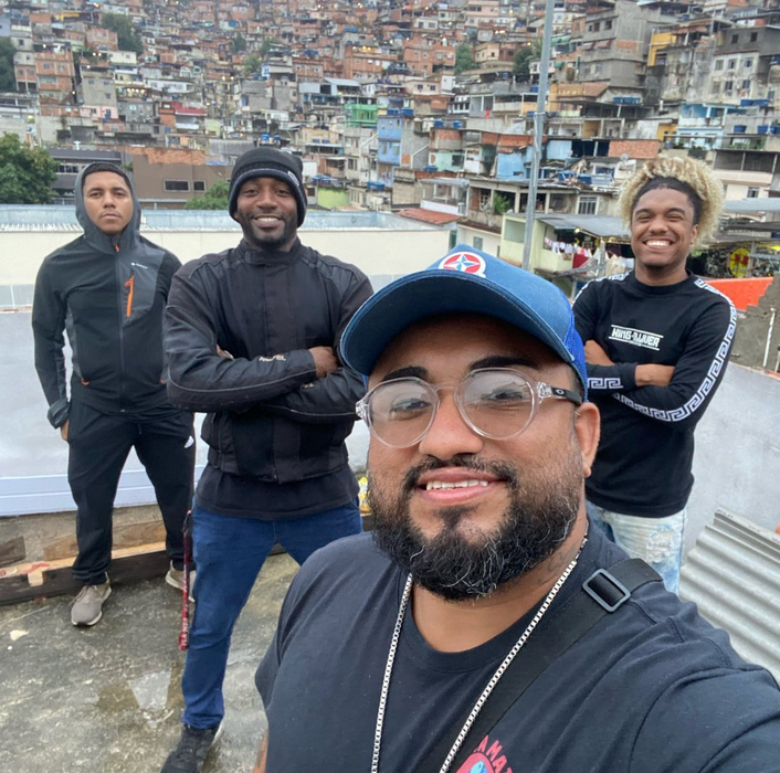 Raull Santiago, in front, on a rooftop in Complexo do Alemao (CPX) with his friends Thiago, Anthony, and Riele. Photo: Reproduced from the @osinfiltradoscpx profile