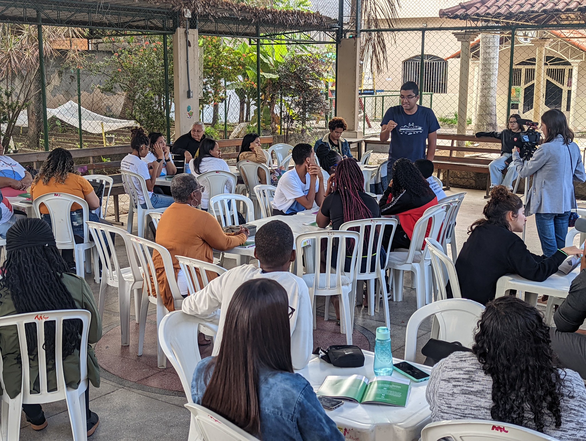 Influencing Policy Module took place in Jacutinga, Mesquita-Baixada Fluminense. Led by Henrique Silveira from Casa Fluminense and Vinícius Lopes from DataLabe. Photo: Luiza de Andrade