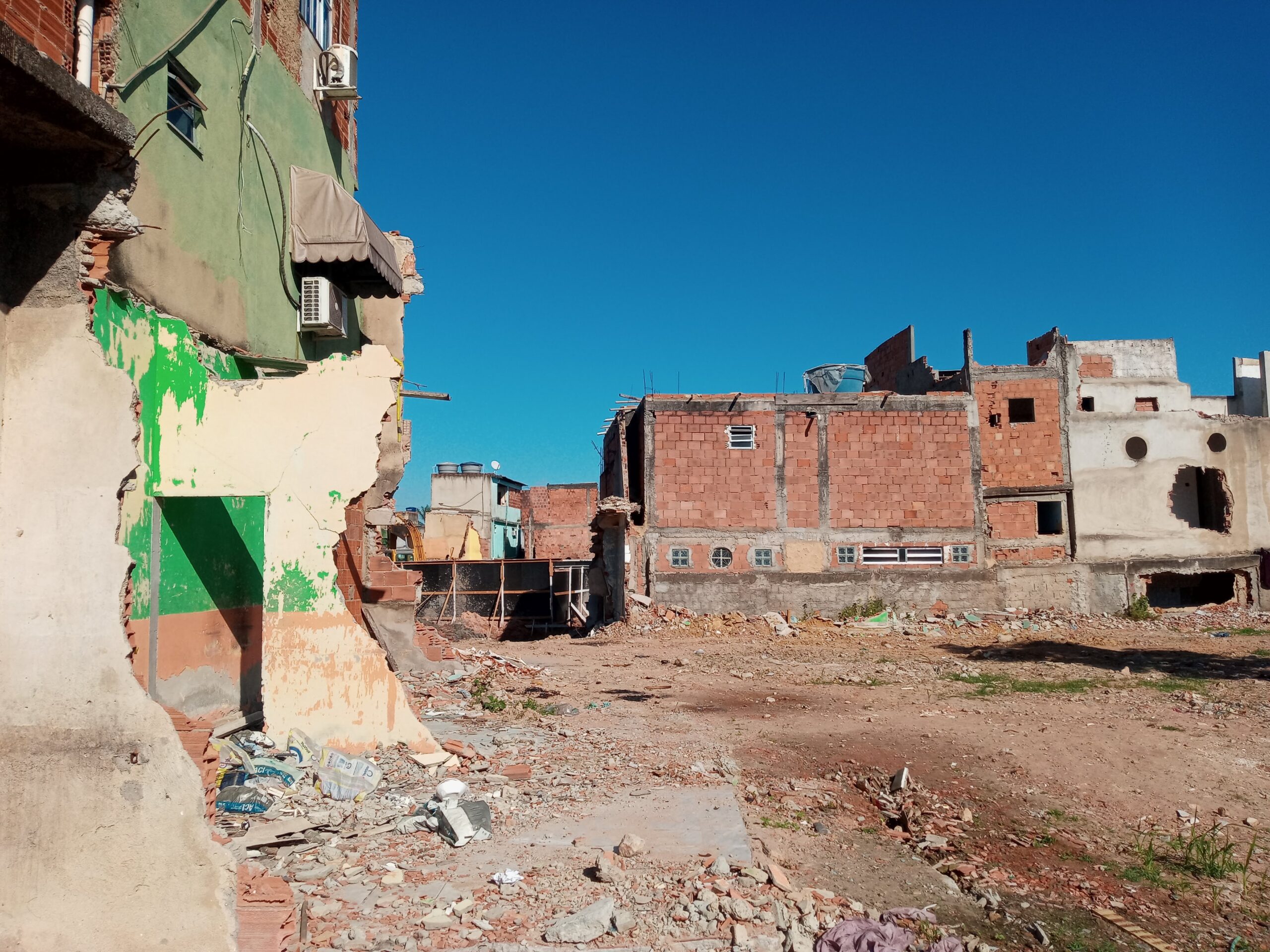 House demolitions create a scenario reminiscent of war. Photo: Fabio Leon
