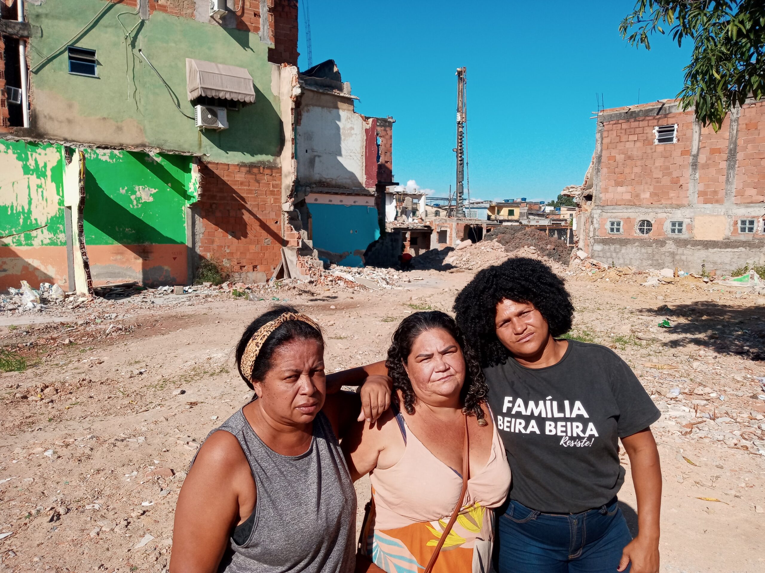Left to right, residents and activists Glaucia Quirino and Rose Silva from Favela do Lixão, and Veinha, resident of Beira-Beira. Photo: Fabio Leon