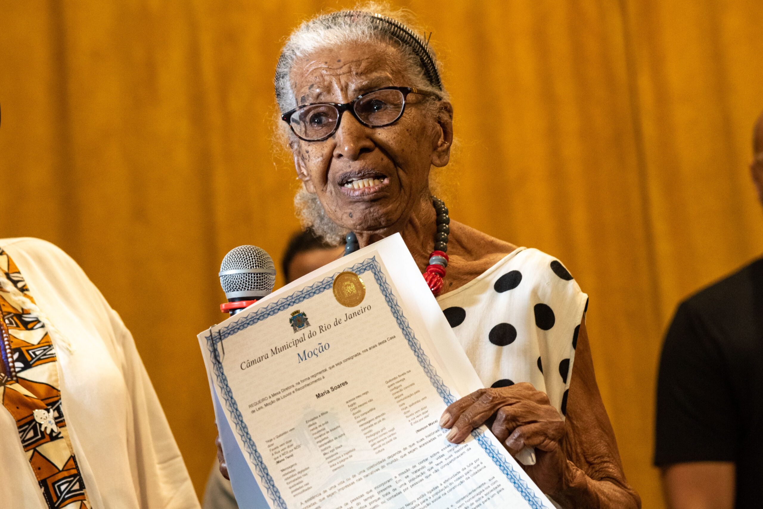 At 99 years old, Dona Santinha was honored with a Motion of Praise and Recognition for her remarkable life journey and activism. Photo by Bárbara Dias.