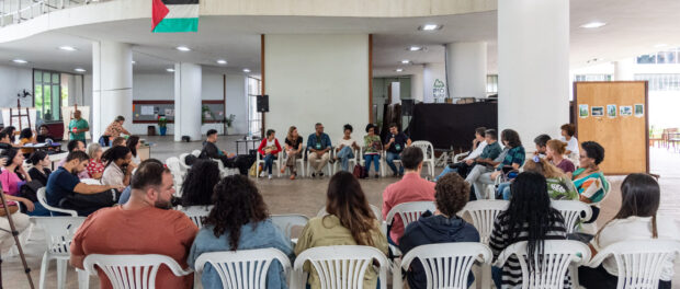 Public participates of a special session with members of favela community museums during the 2023 IPPUR Week. Photo: Bárbara Dias