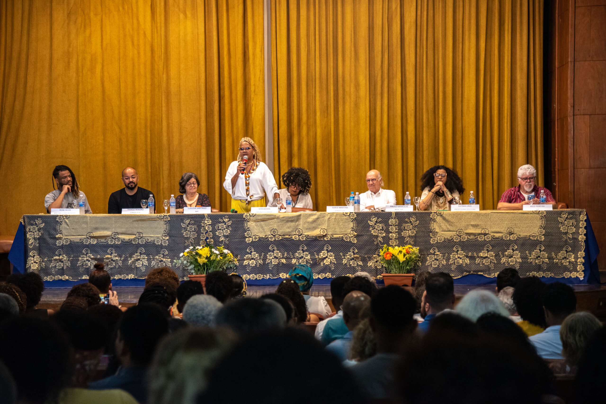 Table featuring a few of the 160 honorees recognized by the Rio de Janeiro City Council during the Motions of Praise and Recognition ceremony at the Brazilian Press Association. Photo: Bárbara Dias.