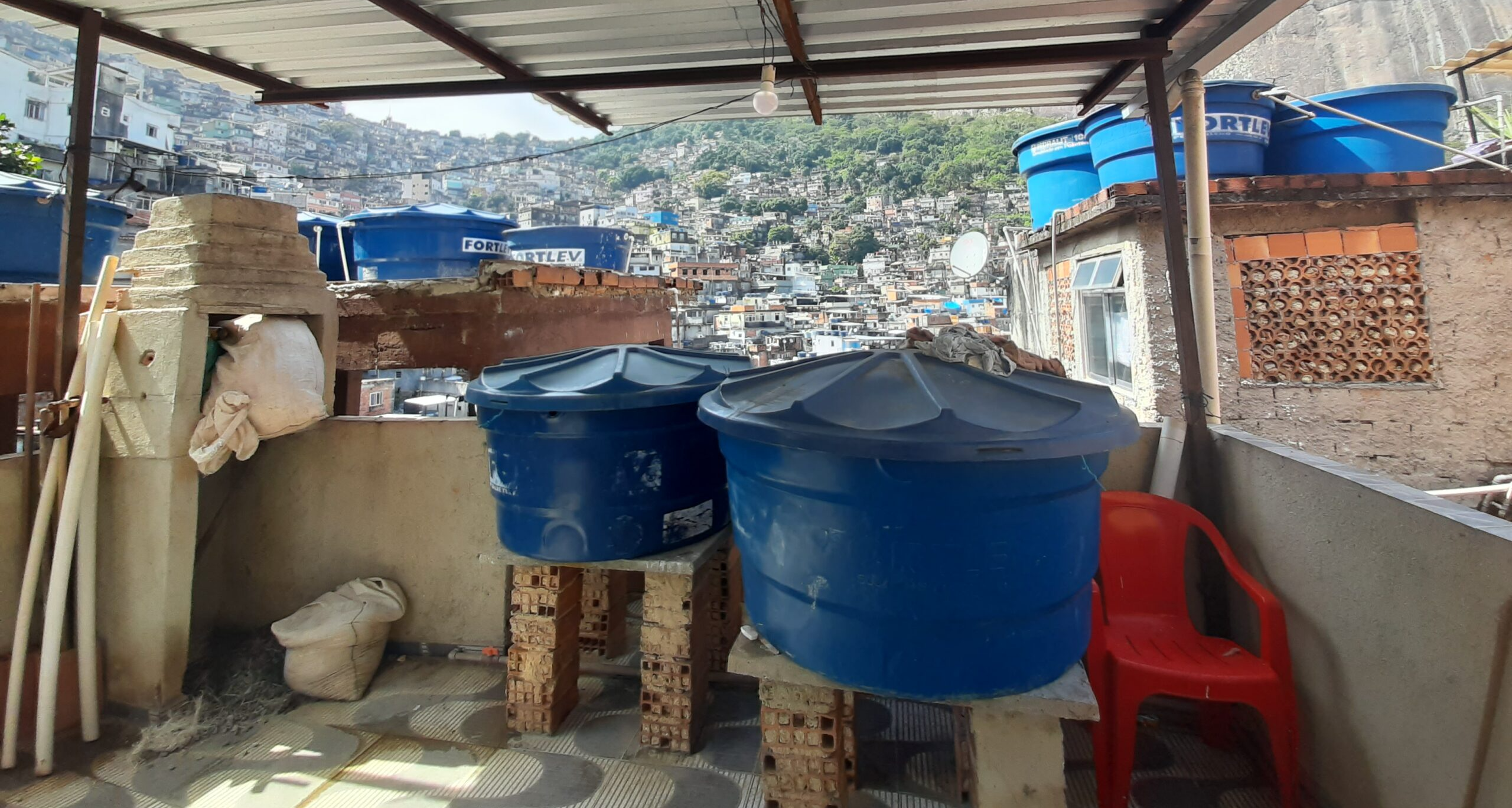 Water tanks on the rooftops of homes in Rocinha. Photo: Karen Fontoura