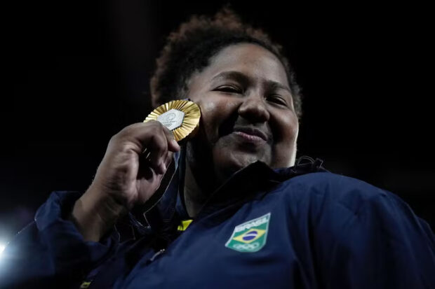 Souza defeats Israeli opponent to claim the gold medal in judo. Photo: Alexandre Loureiro/Brazilian Olympic Committee