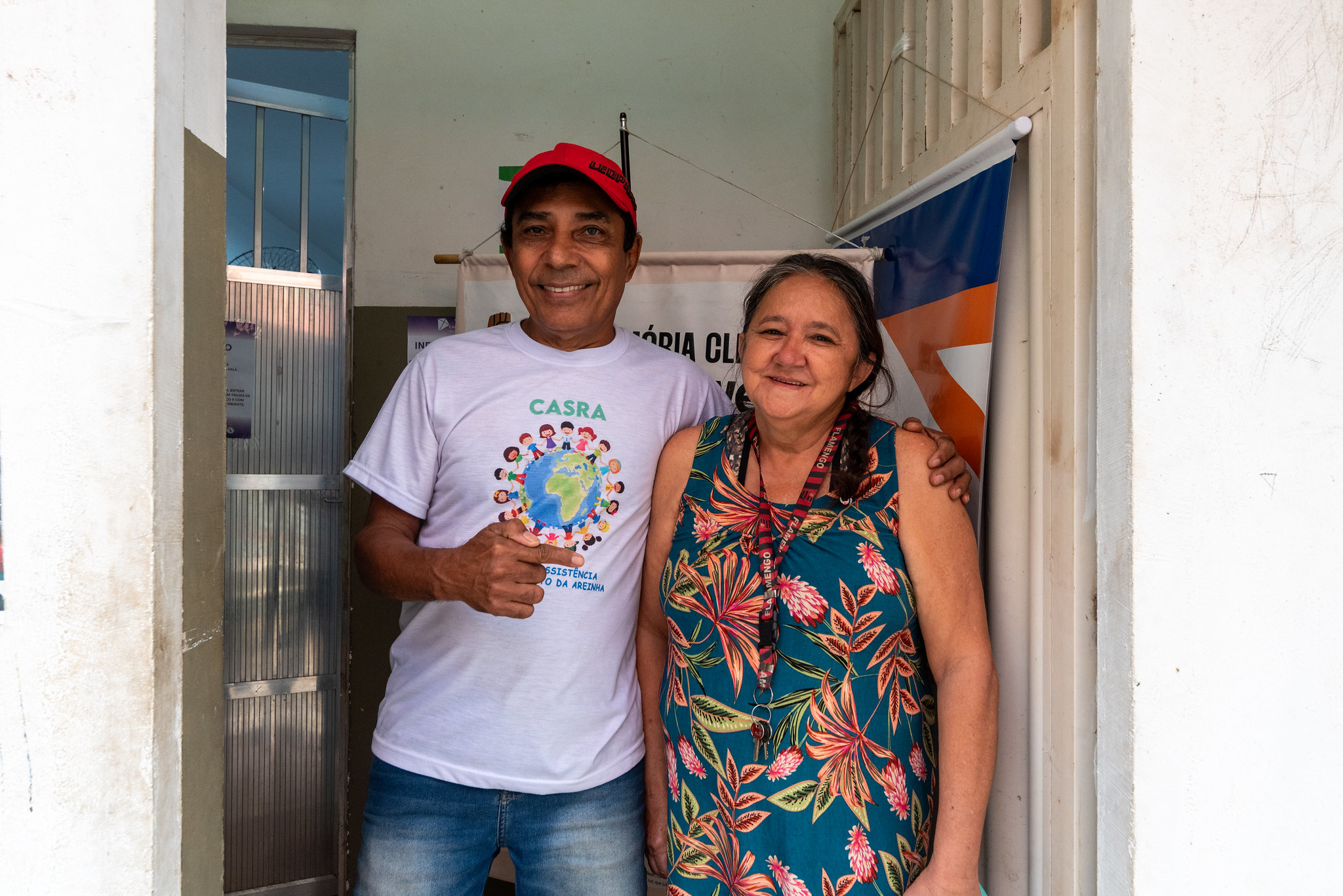 Carlos Silva e Marilene Veras, moradores de longa data de Rio Das Pedras, participaram da abertura da exposição no espaço de amor de semeadura. Foto: Bárbara Dias