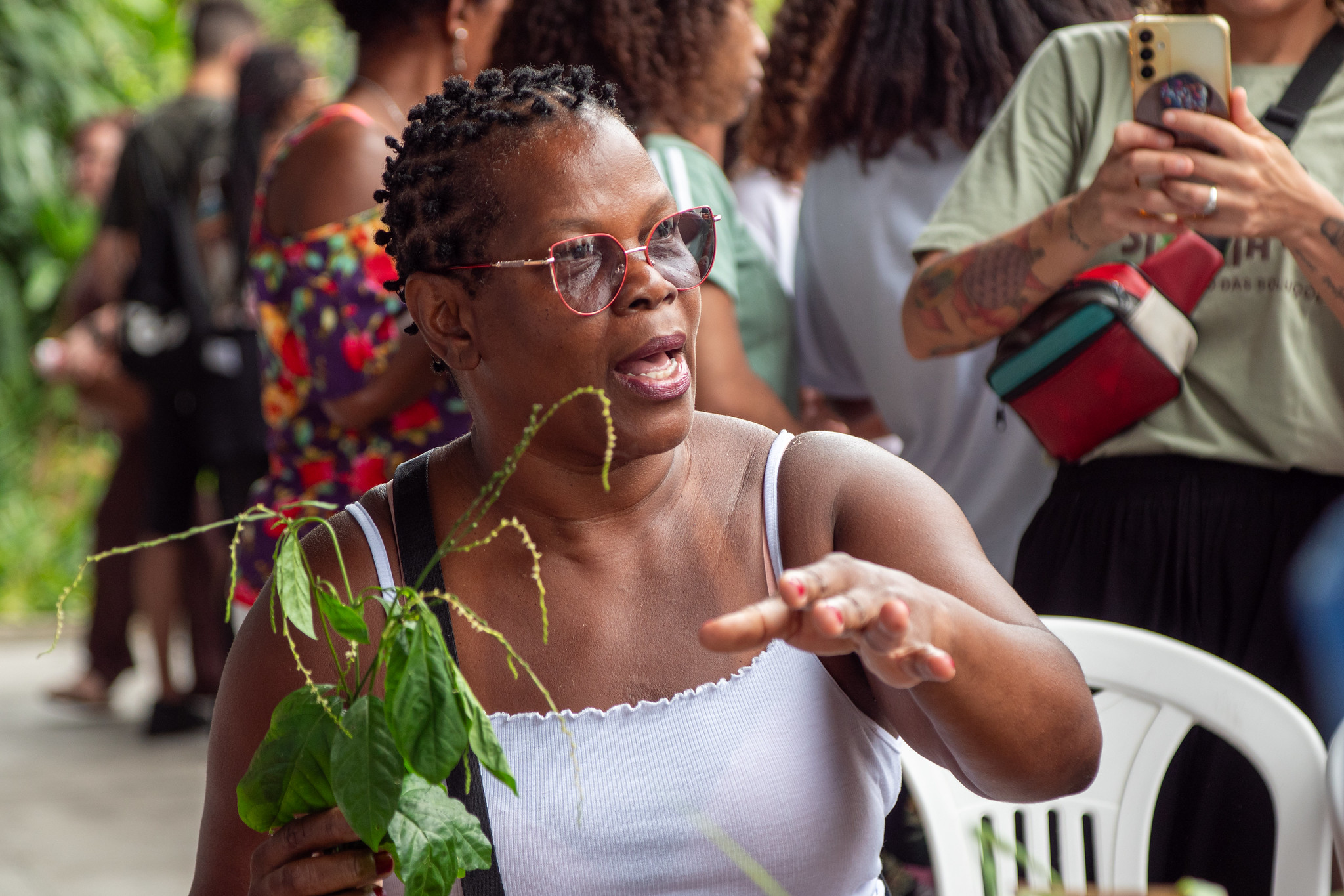 Participant in the Salgueiro Herb Growers discussion circle. Photo: Felipe Carneiro Participant in the Salgueiro Herb Growers discussion circle. Photo: Felipe Carneiro