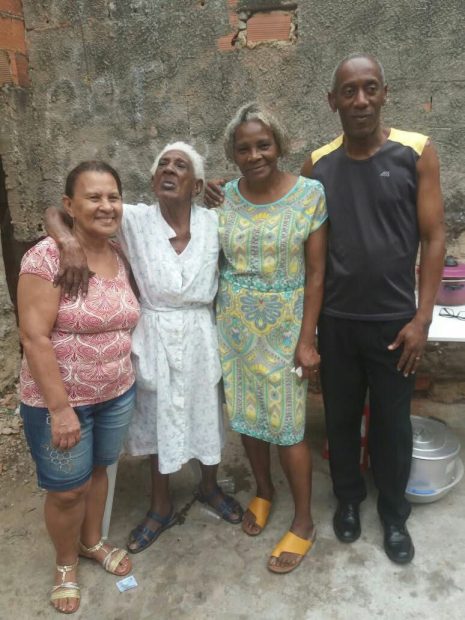Pascoalina with some of her children, from left to right: Lídia, Antônia and Valmir. Photo: Igor Soares Pascoalina with some of her children, from left to right: Lídia, Antônia and Valmir. Photo: Igor Soares