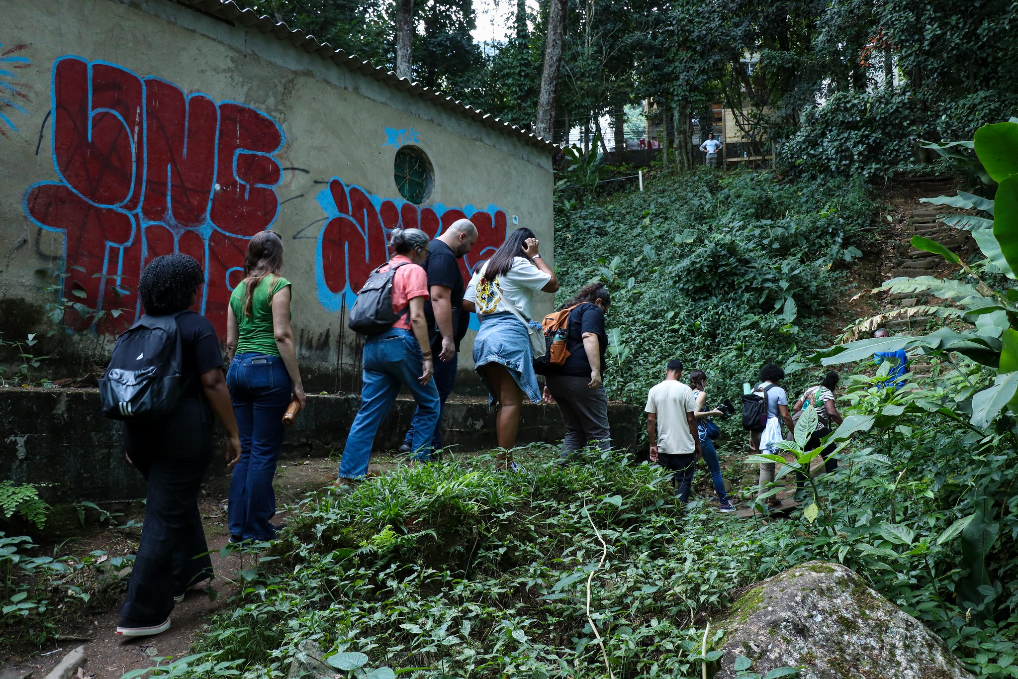 Hiking activity in Horto, with participants of the Horto Climate Memory Circle. Photo: Alexandre Cerqueira Hiking activity in Horto, with participants of the Horto Climate Memory Circle. Photo: Alexandre Cerqueira