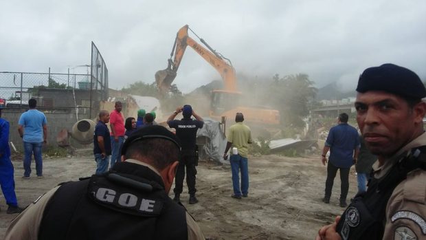 Demolition of the home of Altair Guimarães, president of the neighborhood association, during the pre-Olympic period. Photo: Vila Autódromo’s Facebook page