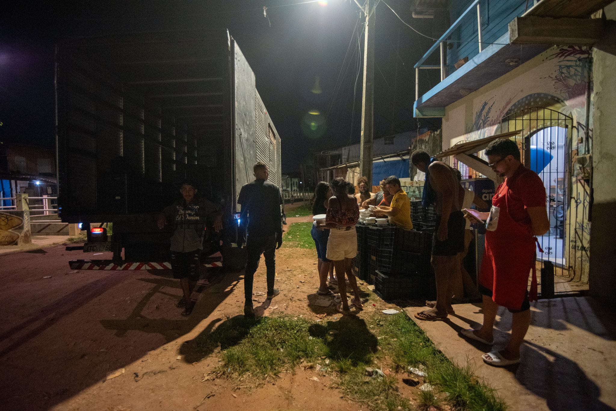 The meal distribution point in Terra Firme was in front of the Peace Chalet, an important community landmark because of its longstanding educational work with children and families, focusing on climate justice and human rights. Photo: Bárbara Dias The meal distribution point in Terra Firme was in front of the Peace Chalet, an important community landmark because of its longstanding educational work with children and families, focusing on climate justice and human rights. Photo: Bárbara Dias