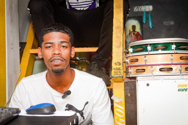 Derik Pagaio, 24, former student and monitor at Mulecada Que Agita. Photo: Rhuan Gonçalves Derik Pagaio, 24, former student and monitor at Mulecada Que Agita. Photo: Rhuan Gonçalves