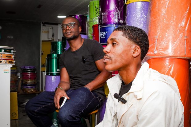 Once teacher and student, Quininho and Badeco now teach the children of Serrinha together in the Mulecada Que Agita project. Photo: Rhuan Gonçalves Once teacher and student, Quininho and Badeco now teach the children of Serrinha together in the Mulecada Que Agita project. Photo: Rhuan Gonçalves