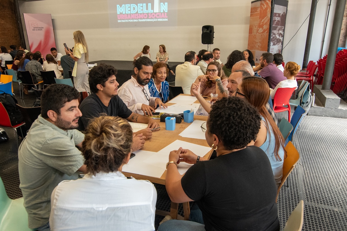 Workshop at IAB during the International Favelas Conference. Photo: Bárbara Dias Workshop at IAB during the International Favelas Conference. Photo: Bárbara Dias