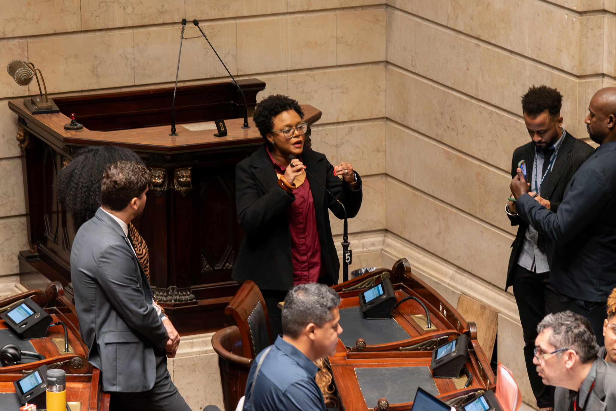 Councilwoman Tainá de Paula, the bill's author, speaks in support of CLTs during the City Council vote. Photo: Bárbara Dias Councilwoman Tainá de Paula, the bill's author, speaks in support of CLTs during the City Council vote. Photo: Bárbara Dias