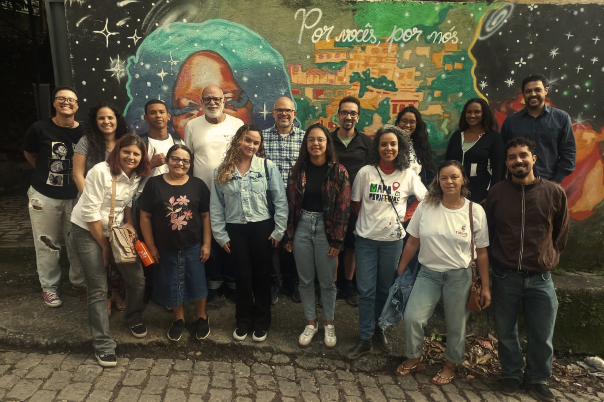 A meeting on grassroots mapping brought together organizations, community leaders and favela residents at Morro do Preventório, in Charitas, Niterói. Photo: Amanda Baroni A meeting on grassroots mapping brought together organizations, community leaders and favela residents at Morro do Preventório, in Charitas, Niterói. Photo: Amanda Baroni