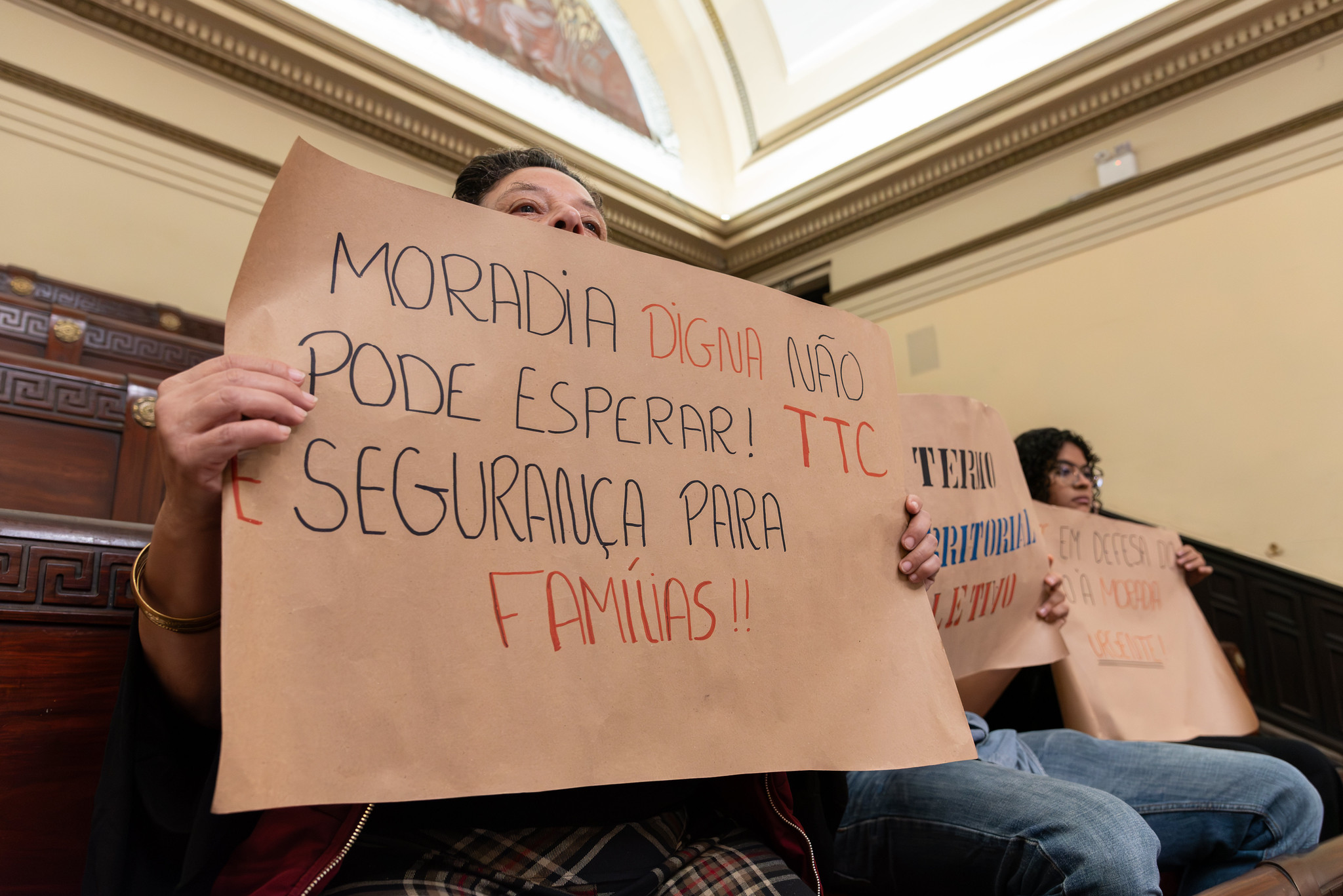 Demonstration in support of CLTs in the City Council galleries. Photo: Bárbara Dias Demonstration in support of CLTs in the City Council galleries. Photo: Bárbara Dias
