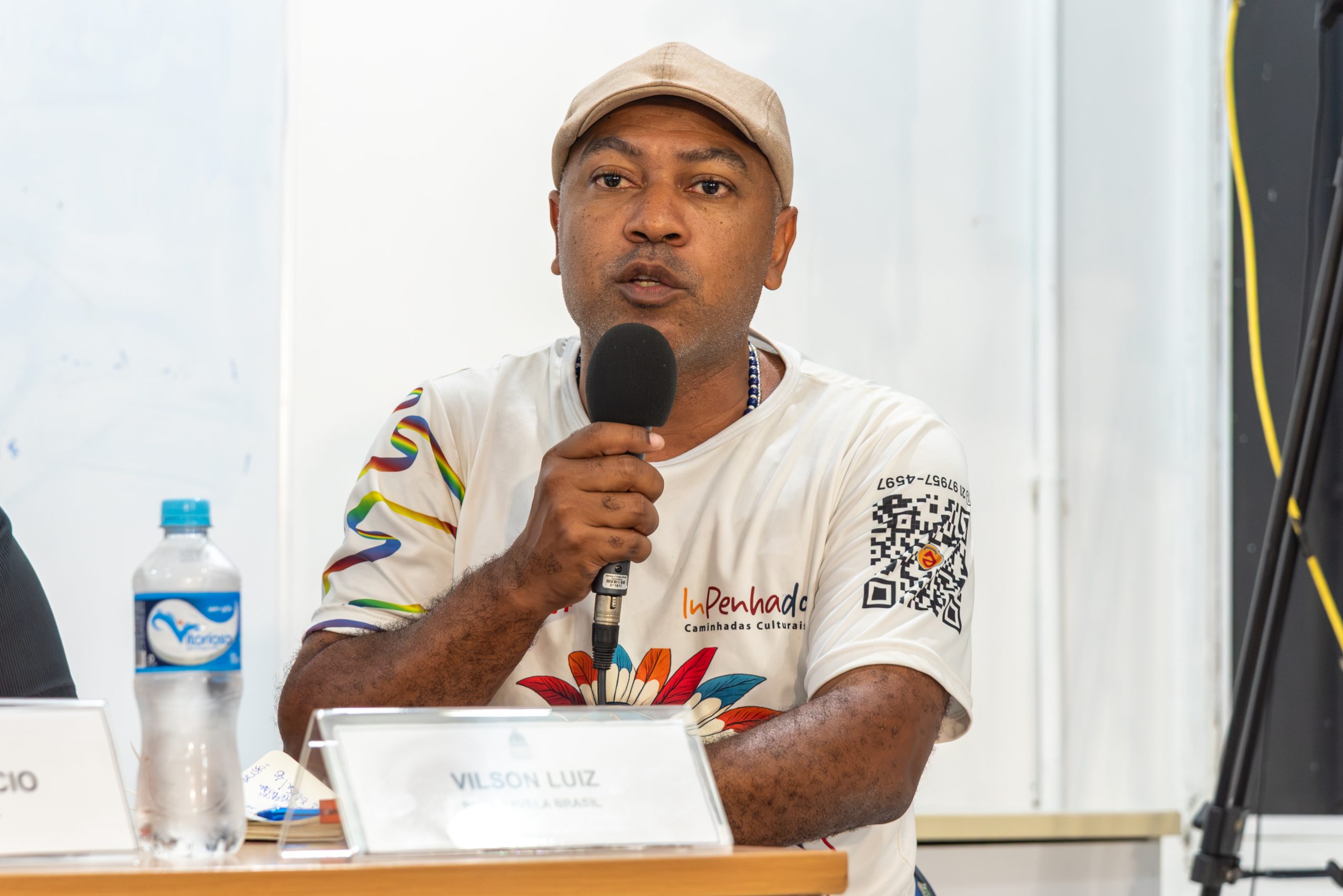 Vilson Luiz speaks during the public hearing "Tourism, Favelas, Peripheral Areas and Citizenship: Pathways to a Community-Based, Sustainable Model." Photo: Bárbara Dias Vilson Luiz speaks during the public hearing "Tourism, Favelas, Peripheral Areas and Citizenship: Pathways to a Community-Based, Sustainable Model." Photo: Bárbara Dias