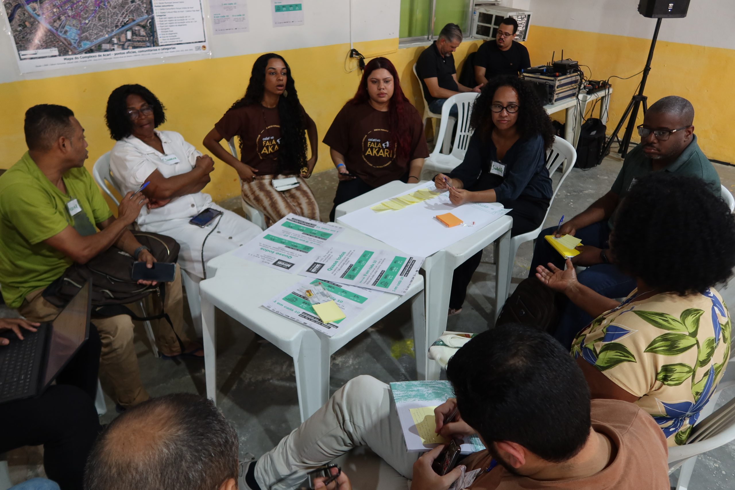 During a group activity, Acari residents share their experiences and discuss possible solutions to address flooding in the area. Photo: RioOnWatch During a group activity, Acari residents share their experiences and discuss possible solutions to address flooding in the area. Photo: RioOnWatch